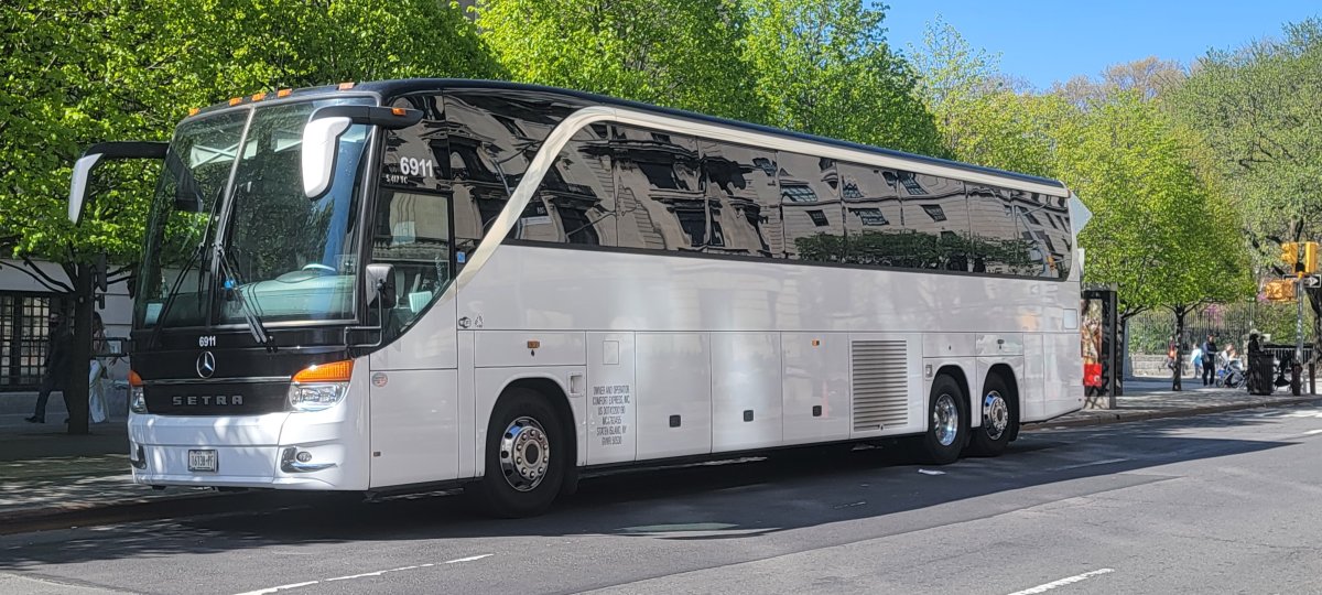How to Save Money on Charter Bus Rental