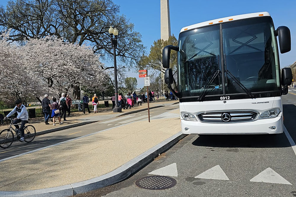 Bus to Metropolitan Museum of Art